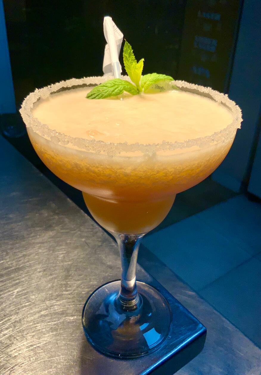 DAIQUIRI / Pulpa de durazno, jugo de limón, rom, azúcar y hielo / $7500