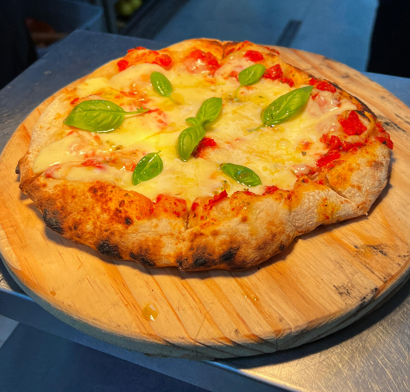 MARGARITA / Salsa de tomate, albahaca, mozzarella fresca / $16990