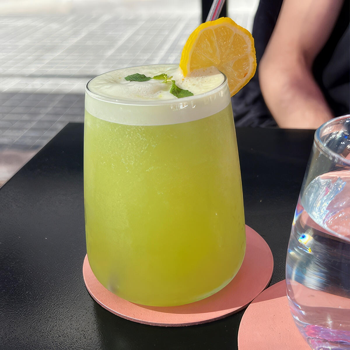 LIMONADA / limones, jengibre, menta, azúcar / $5990