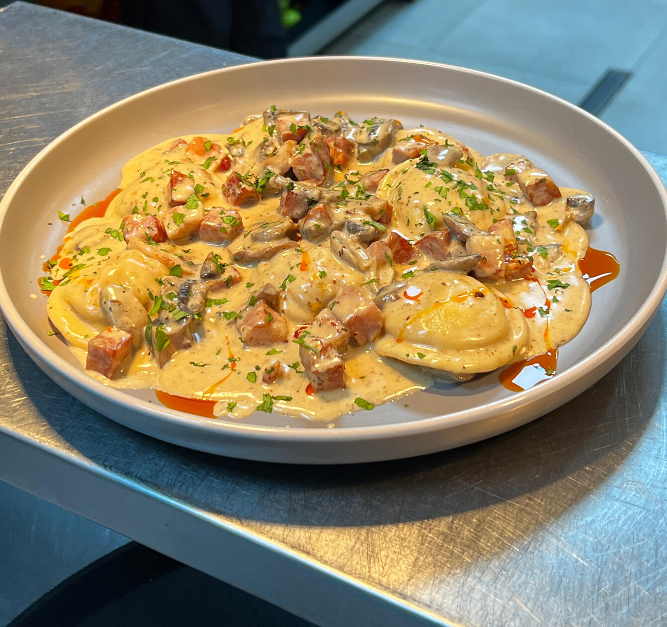 SORRENTINOS / calabaza asadas, tomate, parmesano, crema de hongos, cebolla / $17290