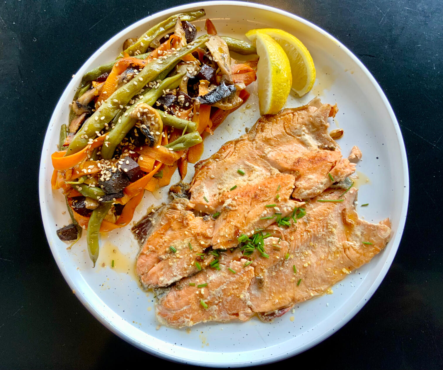 TRUCHA VITALIA / trucha del dique a la plancha y panache de verduras / $19500