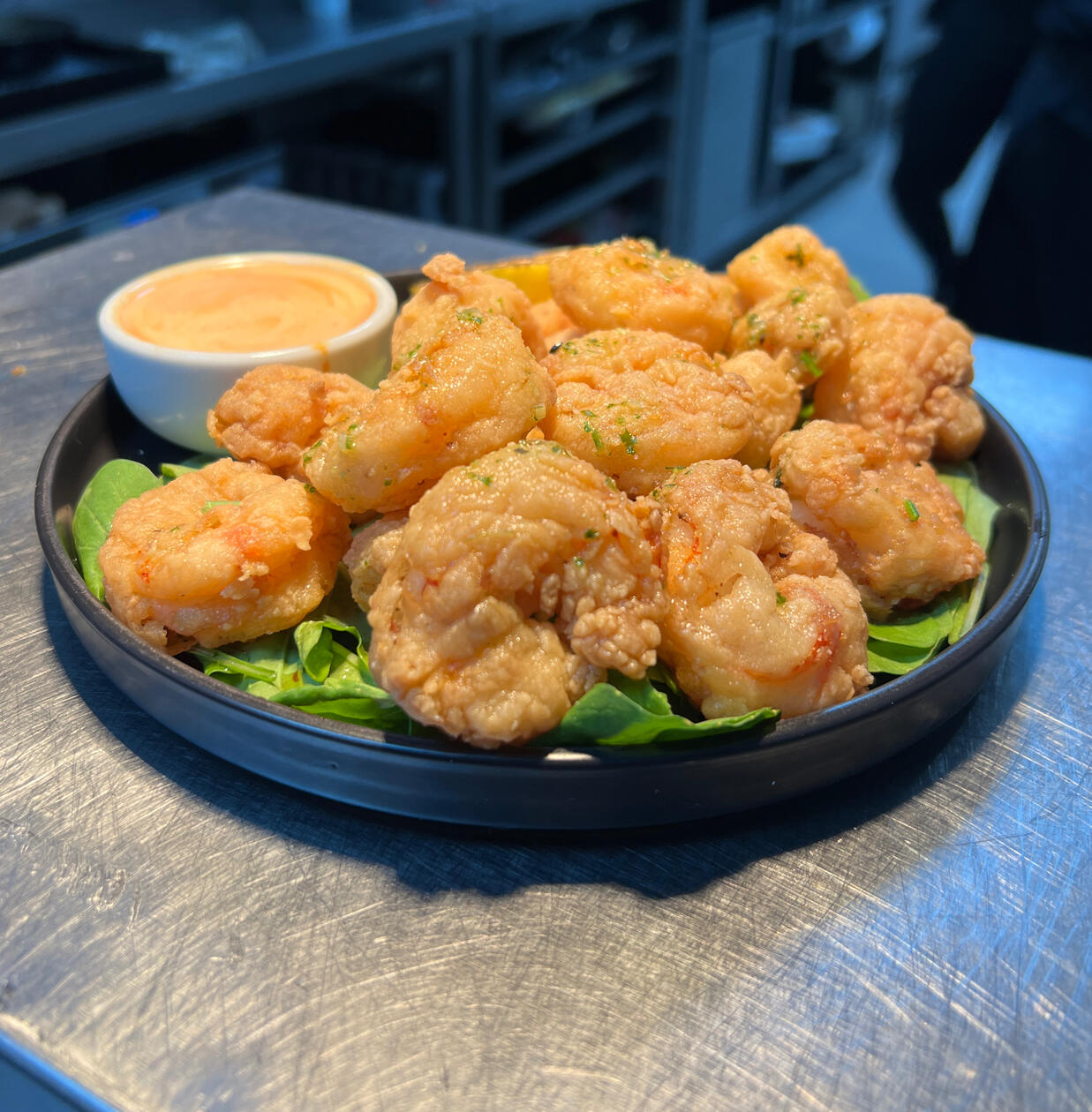 GAMBAS FRITAS / langostinos rebosados, mayonesa picante / $19600