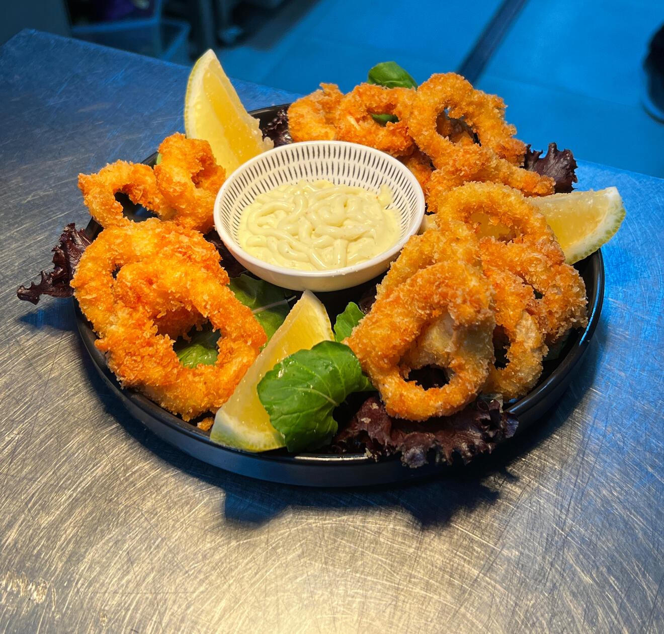 RABAS / con mayonesa aioli, limón / $17300