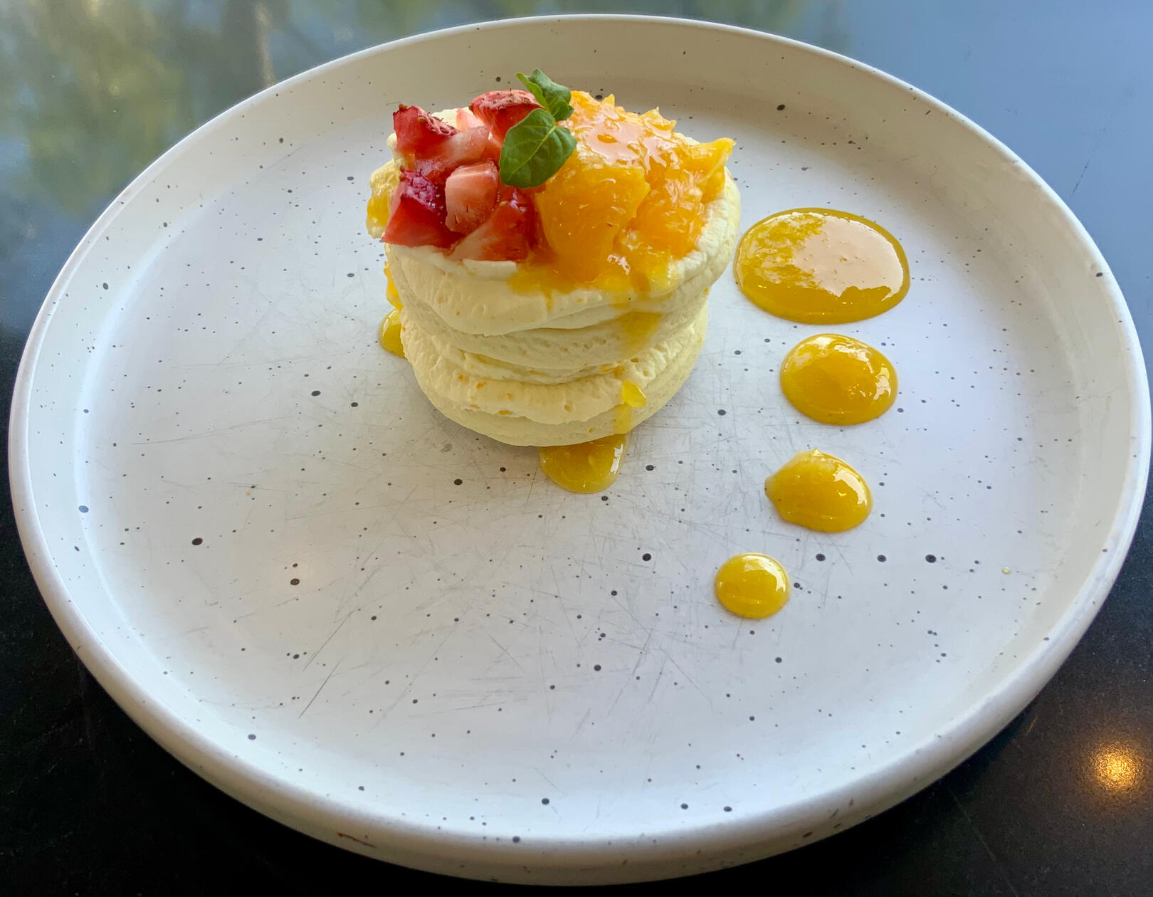 SUNSET DE FRUTA / cookies de vainilla, crema de naranja, jalea de naranja, frutillas y naranjas en trozos / $5990
